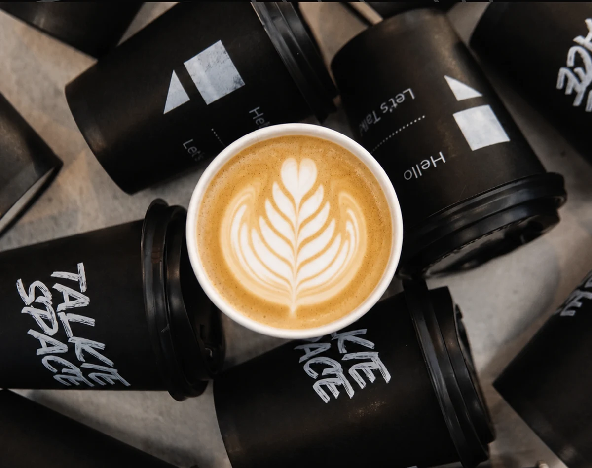 Latte dan kemasan kopi Talkie Space
